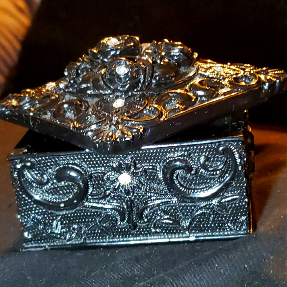 Vintage style trinket box